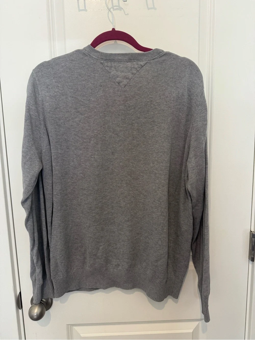 Tommy Hilfiger Men’s Light Gray V-Neck Sweater